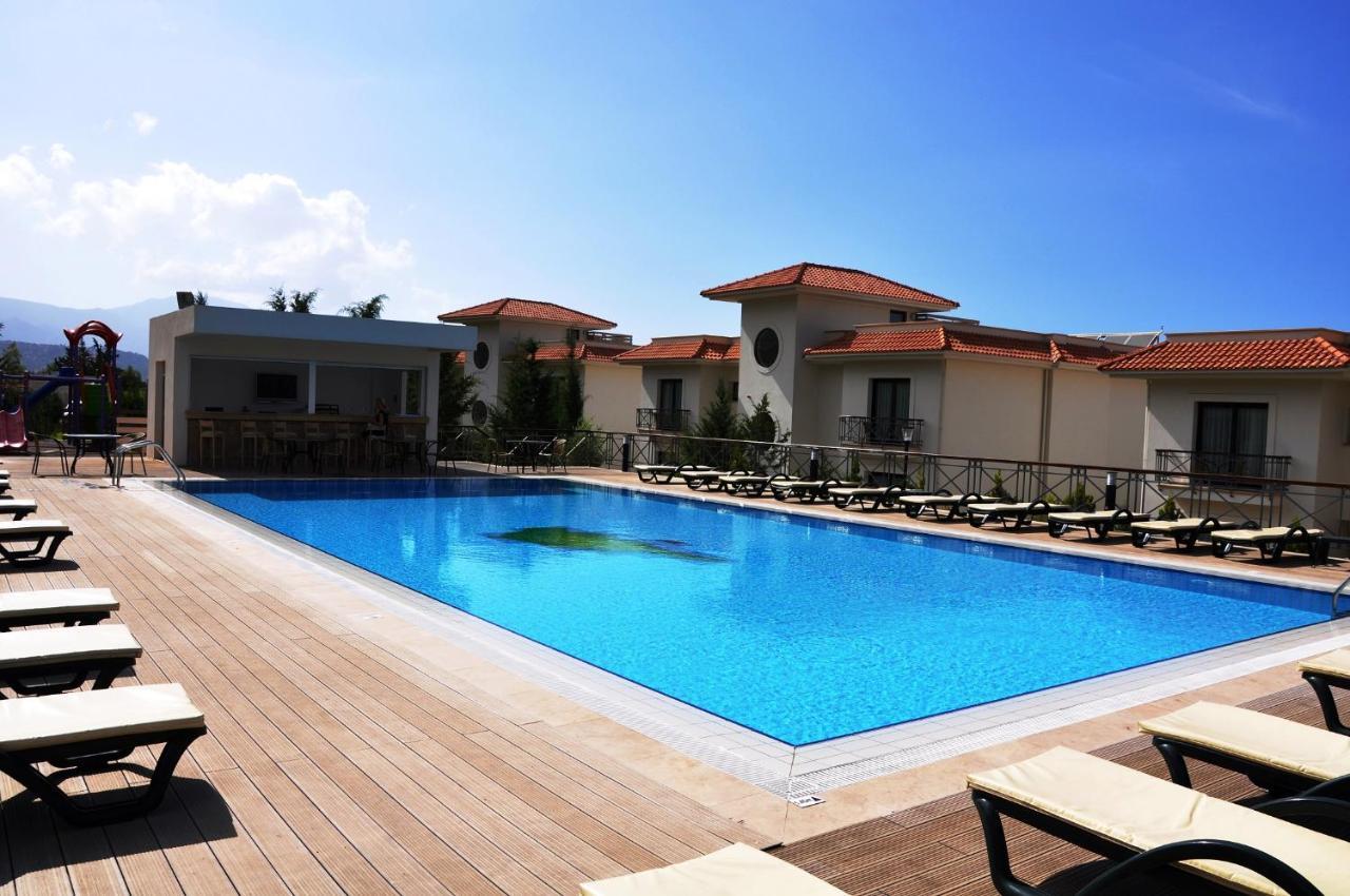 Korineum Golf & Beach Resort Agios Georgios  Extérieur photo
